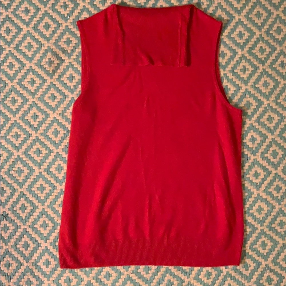 Sleeveless turtle neck sweater